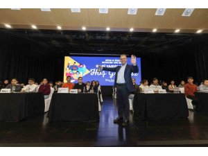 SEÇER: "MERSİN, EĞİTİMLİ GENÇLERLE DAHA DA GELİŞECEK"