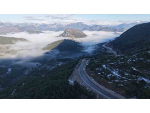 ADANA’NIN FEKE İLÇESİNDE MEST EDEN SİS MANZARASI