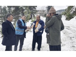 KIŞ GÜNÜ BELEDİYE EKİPLERİNDEN İKRAM