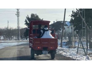 KARDAN ADAM MOTOSİKLET KASASINDA YOLA ÇIKTI