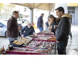 ANTİKA PAZARI, MERSİN’DE NOSTALJİ TUTKUNLARINI BULUŞTURUYOR