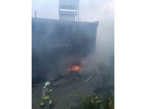 ALTINÖZÜ’NDE ODUNLUK YANGINI