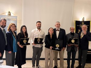 LARA ROTARY KULÜBÜ'NDEN MESLEĞİN YILDIZLARINA ÖDÜL GECESİ