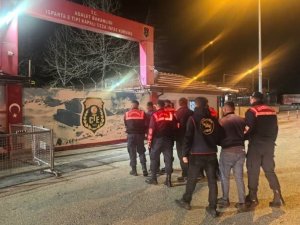 KÖY EVLERİNİ SOYAN 3 KİŞİLİK HIRSIZLIK EKİBİ, ÇALINTI EŞYALARI HURDACIYA SATARKEN YAKALANDI