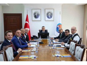 MERSİN’DE GÜVENLİK MASAYA YATIRILDI: 816 ARANAN ŞAHIS YAKALANDI