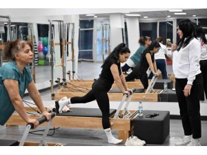 MERSİN’DE KADINLAR REFORMER PİLATESLE BEDENEN VE RUHEN GÜÇLENİYOR