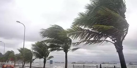 ANTALYA'DA KUVVETLİ RÜZGAR VE FIRTINA UYARISI