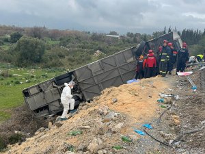 ANTALYA'DA YOLCU OTOBÜSÜ DEVRİLDİ: 8 ÖLÜ 26 YARALI