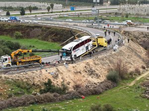 ANTALYA’DAKİ OTOBÜS KAZASINDA HAYATINI KAYBEDENLERİN SAYISI 10’A YÜKSELDİ