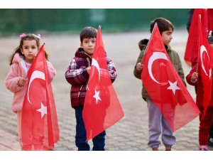 ADANA’DA İLK DERS ’BAYRAK SEVGİSİ’ TEMASIYLA İŞLENDİ