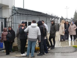 ANTALYA’DA 10 KİŞİNİN ÖLÜMÜYLE SONUÇLANAN KAZADA ACI ADLİ TIP KURUMU ÖNÜNE TAŞINDI