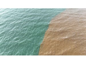 ALANYA’DA TOZ TAŞINIMI VE SAĞANAK YAĞIŞ DENİZİN RENGİNİ DEĞİŞTİRDİ