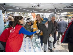 MERSİN’DE BERAT KANDİLİNDE 15 BİN KANDİL SİMİDİ DAĞITILDI