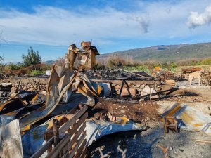 YANAN EVDEN TABANCASINI ALMAK İSTERKEN ALEVLER İÇİNDE KALAN EMEKLİ POLİS HAYAT MÜCADELESİNİ KAYBETTİ