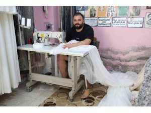 DEPREMDE 55 SAAT ENKAZ ALTINDA KALIP BİR BACAĞINI KAYBEDEN PERDECİ ALİ, PROTEZ BACAĞIYLA KENDİ AYAKLARI ÜZERİNDE DURMAYI BAŞARDI