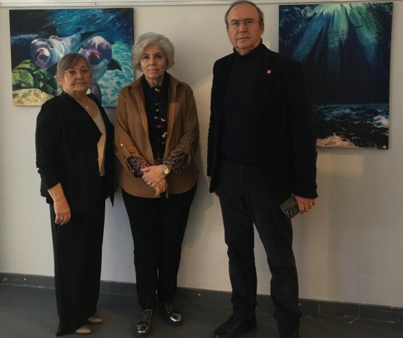 ZAFER ORHUN VE GÜLDEREN AKAR'DAN DENİZALTI VE GÜLLER SERGİSİ