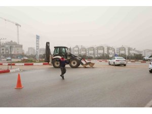 KEPEZ’DE YAĞIŞ SONRASI BOZULAN YOLLARA MÜDAHALE