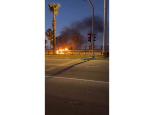 ALANYA’DA ÇARPIŞAN ARABA ALEV TOPUNA DÖNDÜ
