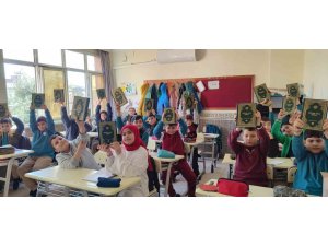 ANAMUR’DA ÖĞRENCİLERE KUR’AN-I KERİM HEDİYE EDİLDİ