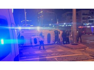 HASTA TAŞIYAN AMBULANSLA OTOMOBİL ÇARPIŞTI: 4 YARALI