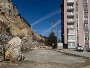 AFAD’DAN EĞİRDİR’DE KAYA DÜŞMESİ SONRASI HEYELAN İNCELEMESİ