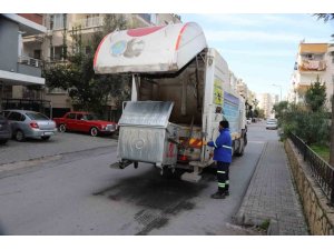 AKDENİZ BELEDİYESİNDEN KONTEYNERLERE KAPSAMLI TEMİZLİK ÇALIŞMASI