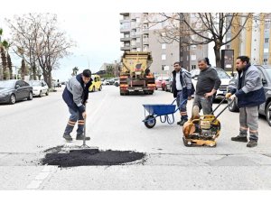 MURATPAŞA’DA YOLLAR ONARILIYOR