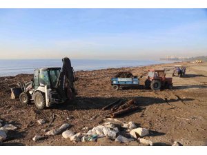 AKDENİZ BELEDİYESİNDEN SEL SONRASI YOĞUN ÇALIŞMA