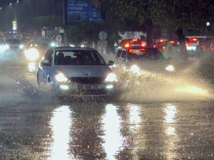 SAĞANAK HAYATI OLUMSUZ ETKİLEDİ