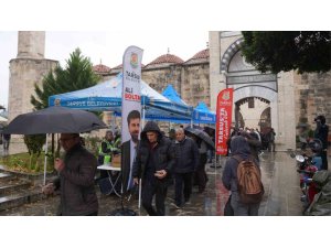 TARSUS’TA 6 ŞUBAT DEPREMLERİNİN YIL DÖNÜMÜNDE HELVA İKRAMI YAPILDI