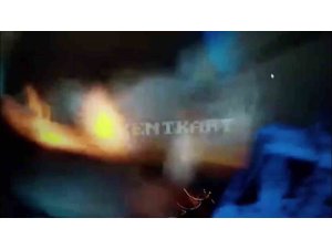 YOLCU MİNİBÜSÜ İLE OTOMOBİL KAFA KAFAYA ÇARPIŞTI: O ANLAR KAMERADA