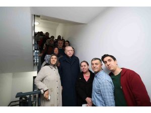 CUMHURBAŞKANI ERDOĞAN VE DEVLET BAHÇELİ’DEN DEPREMZEDE AİLEYE ZİYARET