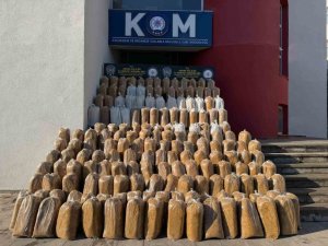 ADANA’DA 2 TON 500 KİLOGRAM KAÇAK TÜTÜN ELE GEÇİRİLDİ