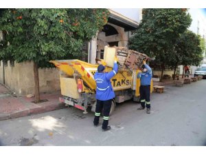 AKDENİZ’DE ÇÖP TAKSİLERLE ANİ BİRİKEN ATIKLARA HIZLI ÇÖZÜM