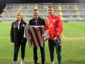 ÇOCUK TARAFTAR İÇİN SOSYAL MEDYA FENOMENİ İMZALADI