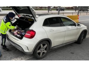 TRAFİK DENETİMİNDE SAHTE AVUKAT KİMLİĞİ GÖSTEREN ŞAHIS YAKALANDI