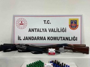ANTALYA’DA RUHSATSIZ 4 AV TÜFEĞİ ELE GEÇİRİLDİ