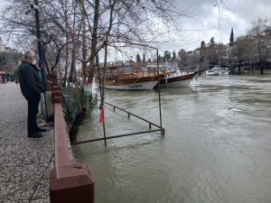 DEBİSİ YÜKSEK DERELERDE TAŞKIN RİSKİ