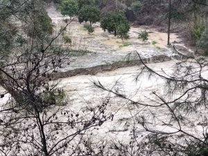 ADANA’NIN KUZEY İLÇELERİNDE SAĞANAK TAŞKINLARA NEDEN OLDU