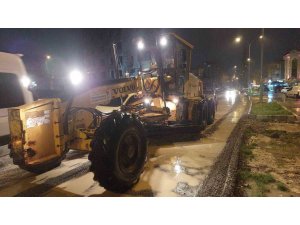 KAHRAMANMARAŞ’TA ŞİDDETLİ YAĞIŞA KARŞI SEFERBERLİK