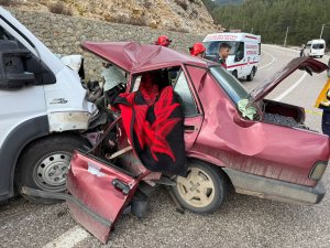 OTOMOBİL SÜRÜCÜSÜ VE EŞİ HAYATINI KAYBETTİ