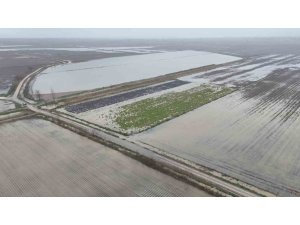 SAĞANAK YAĞMURDAN SONRA BİNLERCE DÖNÜM TARIM ARAZİSİ SULAR ALTINDA KALDI