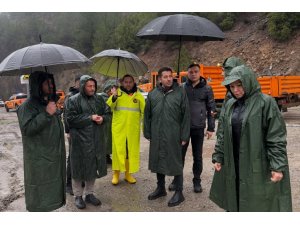 BAŞKAN ÖZEN’DEN HEYELAN UYARISI: "ZORUNLU OLMADIKÇA YOLA ÇIKMAYIN"