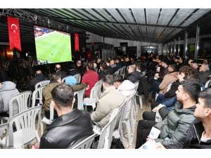 GALATASARAY’IN AVRUPA ZAFERİNİ BİRLİKTE İZLEDİLER