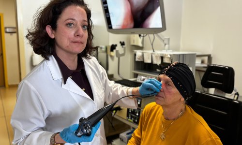 SES TELLERİ FELÇ OLAN ANNEYİ DOKTOR KIZI İYİLEŞTİRDİ