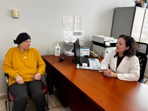 SES TELLERİ FELÇ OLAN ANNEYİ DOKTOR KIZI İYİLEŞTİRDİ