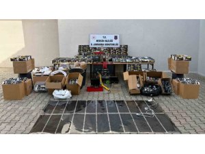 MERSİN’DE EVİNDE KAÇAK SİGARA ÜRETİMİ YAPAN ŞÜPHELİ GÖZALTINA ALINDI