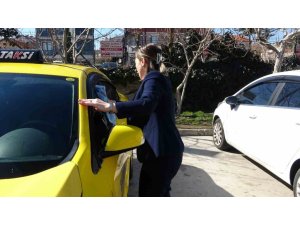 ÜÇ ÇOCUK ANNESİ, TAKSİ ŞOFÖRLÜĞÜYLE HEM AİLESİNİN GEÇİMİNE KATKI SAĞLIYOR HEM DE KADINLARA ÖRNEK OLUYOR