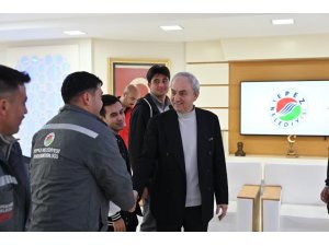 KOCAGÖZ’DEN BELEDİYEDEKİ SEZONLUK İŞÇİLERE DAİMİ İŞ MÜJDESİ