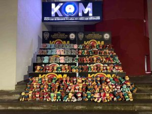 SAĞLIĞA ZARARLI OLABİLECEĞİ DEĞERLENDİRİLEN BİN 515 KAÇAK PELÜŞ OYUNCAK ELE GEÇİRİLDİ